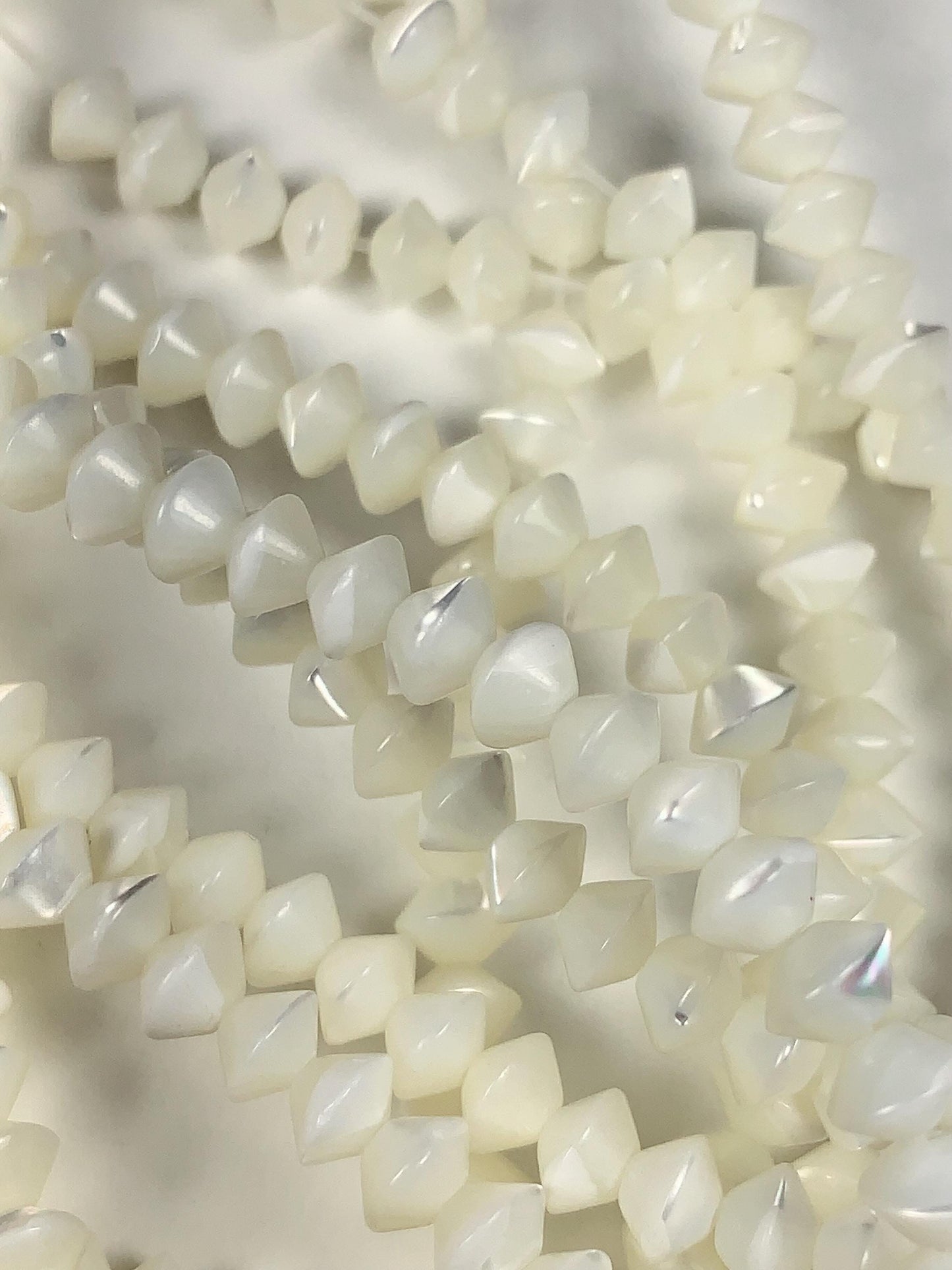 4x6mm AAA Natural White Mother of pearl Shell Bicone Rondelle Shape Beads 15Strand